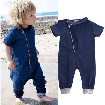 Kindgerechter Denim Latzhose