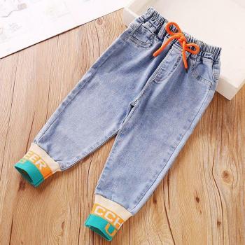 Bebés Jeans Travesía de Correr