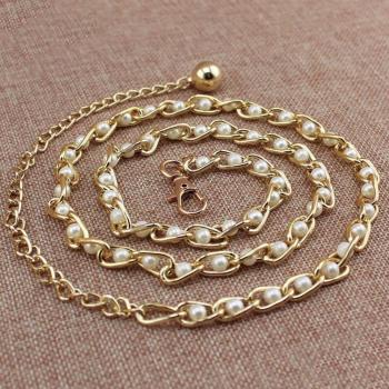 Accesorio Streetwear: Cinturón Punk con Detalle de Flor y Metales