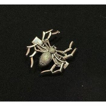 Clip de pelo “Arachno Chic” con diseño de calavera oscura