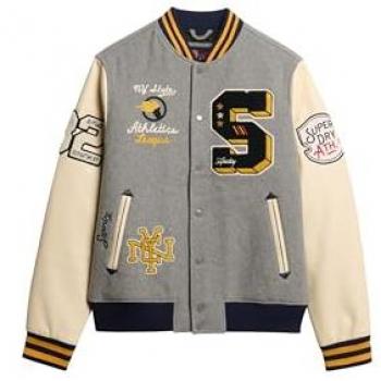 Bómer de Universidad en Gris – Modelo Casual Superdry
