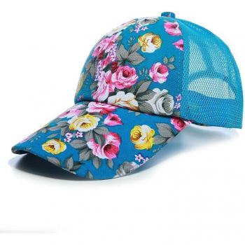 Casquette en maille rose avec motifs de fleurs et strass