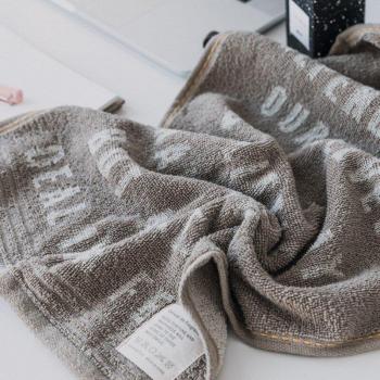 Toalla de baño de algodón con bordado dorado