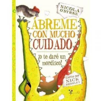 ÁBREME CON MUCHO CUIDADO