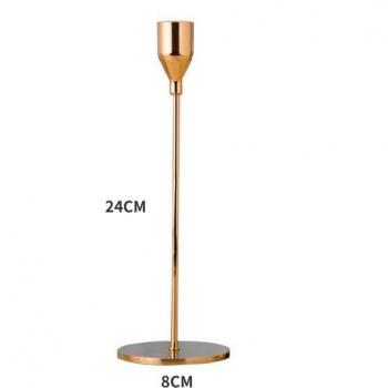 Stilvoller Metallkerzenhalter für Wohnzimmer