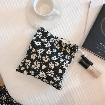 Bolsa de Cosméticos y Joyería Floral con Cordón de Burbuja