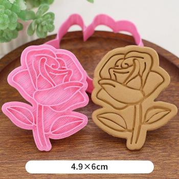 Cortador de galletas en forma de cereza con diseño de flor
