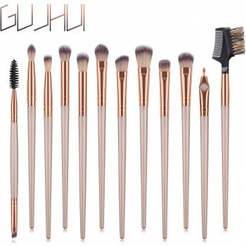 Pinceaux de maquillage en forme d'éventail