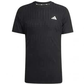 Adidas Camiseta Hombres Short Fit Freestyle en Negro