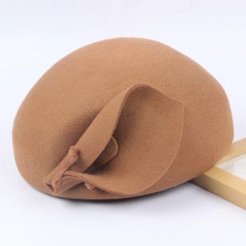 Chapeau élégant pour dîner