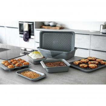 Grey MasterClass Large Non-Stick Roasting Tray with Lid