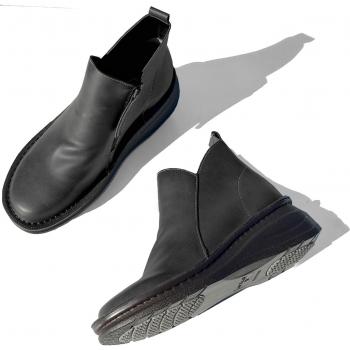 Oblique Toe 5cm Heel Boot – Black