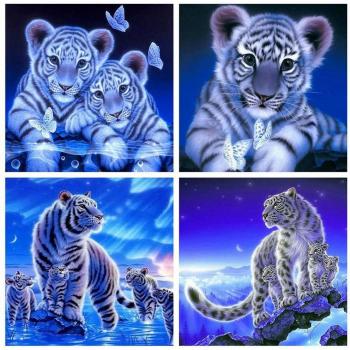 Blue Tiger Gleam 50×50 Diamond Art Kit