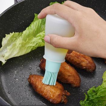Controllable oil brush