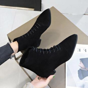 Botines de mujer en color negro, punta estrecha, con cordones y tacón bajo, aterciopelados, otoño 2020G