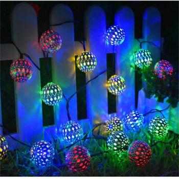 Decoración de jardín con luces