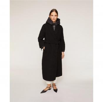 Abrigo de mujer con plumífero interior y diseño elegante