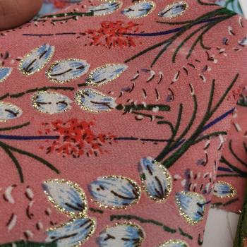 Tissu brillant pailleté fleurs en mousseline