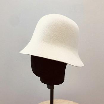 Chapeau d’Église en Feutre – Design classique et uni