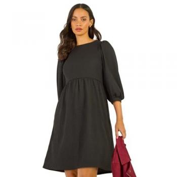 Robe Roman noire avec manches bouffantes texturées