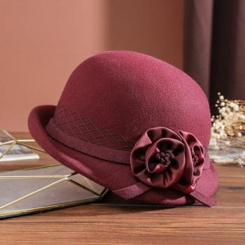 Fedora de Lana con Detalle Floral