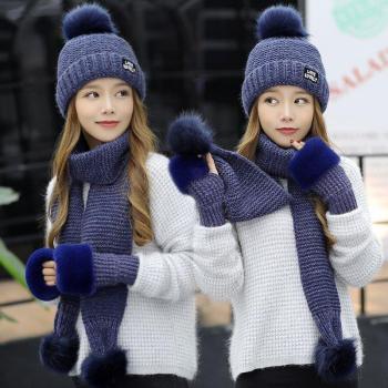 Ensemble hiver en peluche : gants, bonnet et écharpe