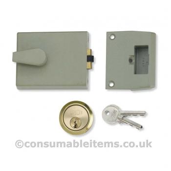 Union SC 2K Nightlatch 60 mm Cylindrical, White Bundle