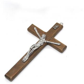 Faro Espiritual: Cruz de Madera y Latón para la Pared