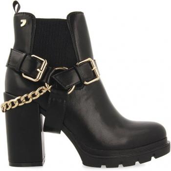 Gioseppo Chelsea Negra con Detalle de Hebillas