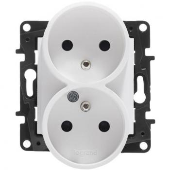 Prise double encastrée Legrand Niloe 863132 (blanc) avec terre