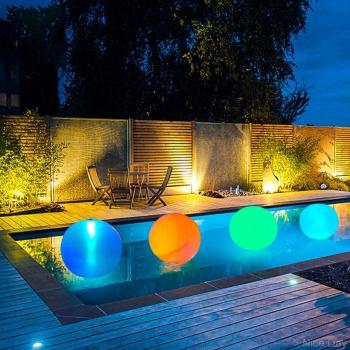Boule flottante bleue avec éclairage LED solaire et télécommande pour piscine