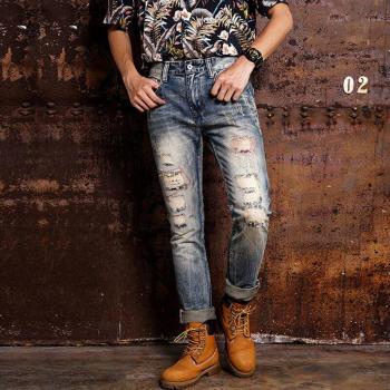 Jeans Slim Fit Roto con Parches Urbanos