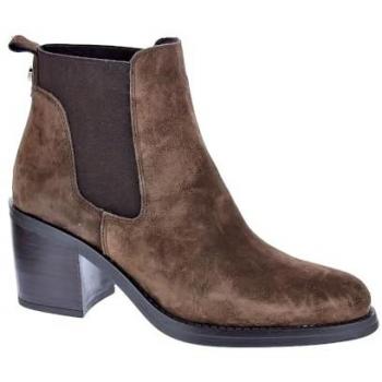 Botines de mujer ALPE 24041133 piel antideslizante marrón