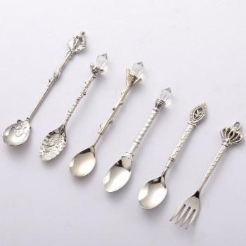 Set de cucharas retro para frutas y café
