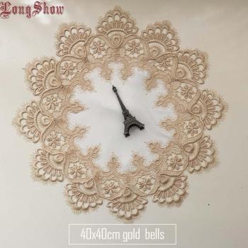 Detalle Rollo Blanco – Adorno de Estilo Clásico 40 cm