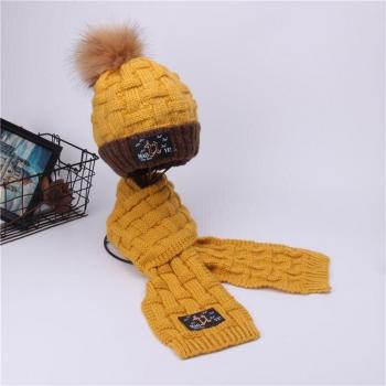 Set Gorro y Bufanda de Punto con Etiqueta de Piel