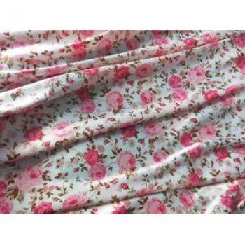 Tejido Tilda rosa con estampado floral