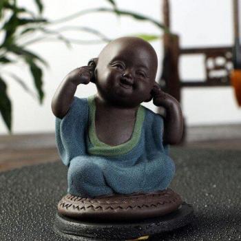Figurine moine en argile multicolore