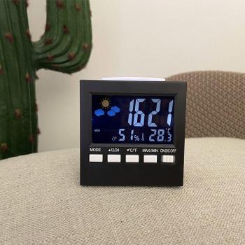 Calendario Perpetuo y Reloj Despertador LED en Casa