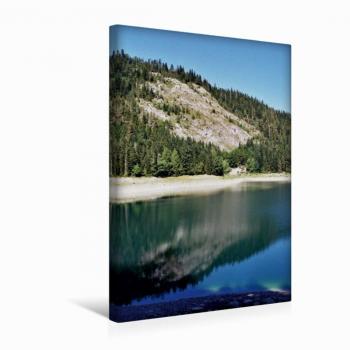 Premium Vliesdruck „Schwarze Berge, Schwarzes Wasser“