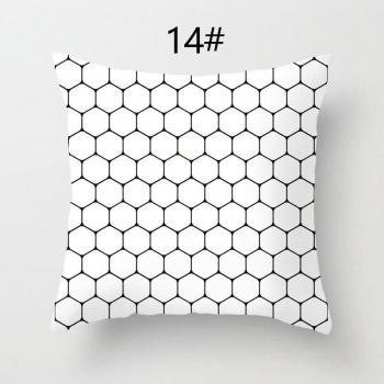 Almohada Punteada en Blanco y Negro