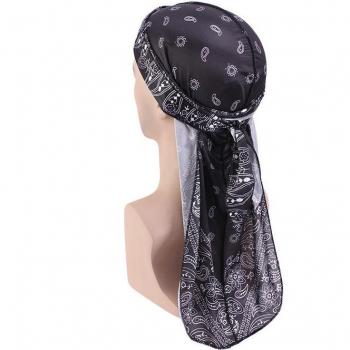 Unisex Wanderhut in Seidenoptik mit Piratendesign und ausklappbarem Bandana-Durag-Schwanz