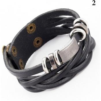 Brazalete de Metal Surfer con Tachas de Cuero