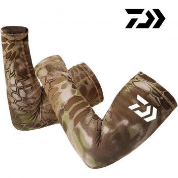 Manguitas Daiwa de pesca, protección Anti-UV y seda helada UPF50+