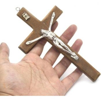 Cristo en Piedra y Madera