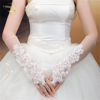 Elegant Ivory Lace Bridal Gloves – Long, Princess‑Inspired Design