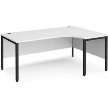 Ergonomic Maestro 25 Desk – 1800mm Width, Right-Hand Design, Black Bench Leg