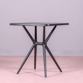Mesa Cuadrada de Plástico para Uso Exterior