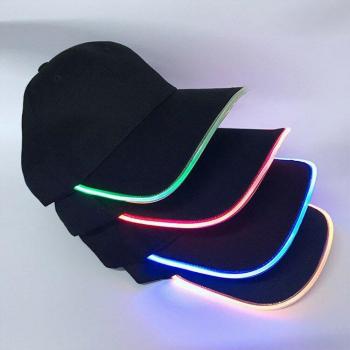 Gorra de béisbol con iluminación LED