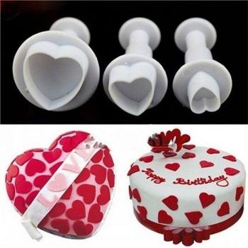 Set de 3 Cortadores en Forma de Corazón para Pastel y Galletas
